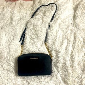 Michael kors crossbody! Used ! Black color